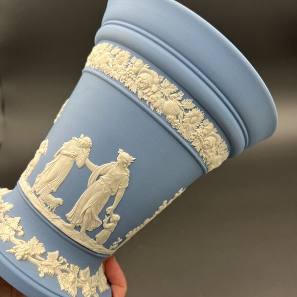 Wedgwood Classic Matte Blue Jasperware Vase ~6 3/4 x 6 in - Picture 11 of 14